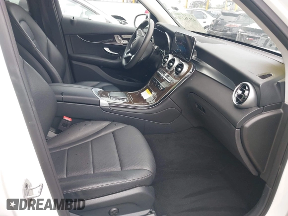 2022 Mercedes-Benz GLC 300 with VIN W1N0G8DB0NG080347, listed as a IAAI auction lot 42136270 with 30,480 mi miles and . Bid and sale history available at DreamBid. Image 5.