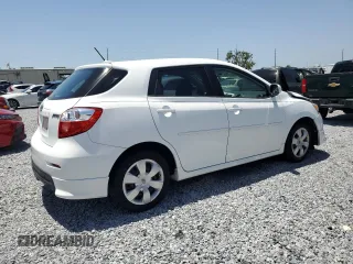 2010 Toyota Matrix z VIN 2T1KU4EE8AC301065, wystawiony jako Copart lot #57299545 z przebiegiem 100 311 mil mil oraz Szkoda całkowita • Salvage title. Historia ofert i sprzedaży dostępna na DreamBid. Obrazek 3.