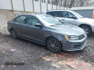 2016 Volkswagen Jetta Sport z VIN 3VWD17AJ7GM225289, wystawiony jako IAAI lot #41978267 z przebiegiem 142 556 mil mil oraz . Historia ofert i sprzedaży dostępna na DreamBid. Obrazek 1.