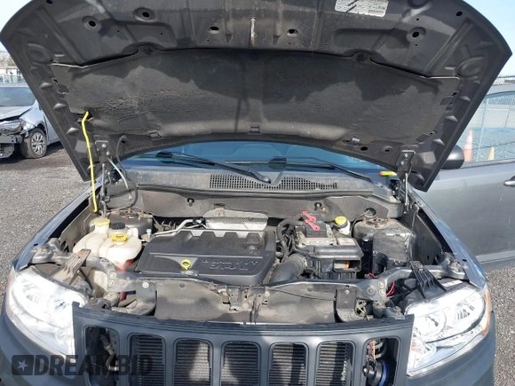 2013 Jeep Compass Latitude with VIN 1C4NJDEB7DD261645, listed as a IAAI auction lot 41948272 with 86,008 mi miles. Bid and sale history available at carsss.com. Image 10.