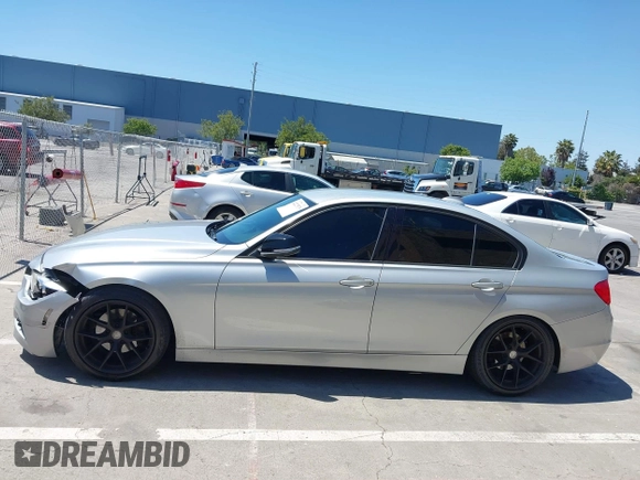 2013 BMW 3 Series 328i z VIN WBA3C1C58DF438492, wystawiony jako IAAI lot #42227575 z przebiegiem 110 497 mil mil oraz . Historia ofert i sprzedaży dostępna na DreamBid. Obrazek 14.