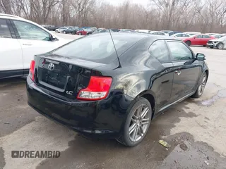 2012 Scion tC z VIN JTKJF5C72C3024241, wystawiony jako IAAI lot #41750123 z przebiegiem 136 695 mil mil oraz . Historia ofert i sprzedaży dostępna na DreamBid. Obrazek 4.