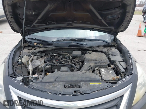 2013 Nissan Altima SV with VIN 1N4AL3AP8DN583103, listed as a IAAI auction lot 41698735 with 183,188 mi miles and . Bid and sale history available at carsss.com. Image 10.