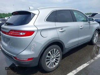 2017 Lincoln MKC Reserve z VIN 5LMCJ3D97HUL53966, wystawiony jako IAAI lot #42248077 z przebiegiem 55 245 mil mil oraz . Historia ofert i sprzedaży dostępna na DreamBid. Obrazek 4.