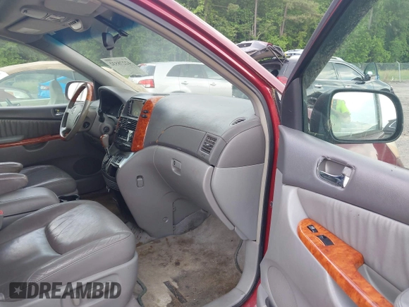 2008 Toyota Sienna XLE z VIN 5TDZK22C58S144253, wystawiony jako IAAI lot #42278532 z przebiegiem Nie podano mil oraz . Historia ofert i sprzedaży dostępna na DreamBid. Obrazek 5.