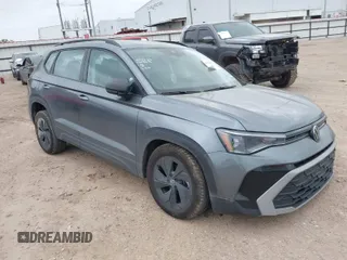 2025 Volkswagen Taos z VIN 3VV5C7B26SM009467, wystawiony jako IAAI lot #41958084 z przebiegiem 6947 mil mil oraz . Historia ofert i sprzedaży dostępna na DreamBid. Obrazek 1.