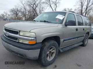 2002 Chevrolet Suburban LS with VIN 3GNFK16ZX2G128879, listed as a IAAI auction lot 41473280 with 1 mi miles. Bid and sale history available at carsss.com. Image 2.