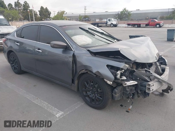 2014 Nissan Altima 2.5 S with VIN 1N4AL3AP5EN332279, listed as a IAAI auction lot 42022777 with 187,344 mi miles. Bid and sale history available at carsss.com. Image 1.