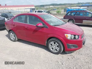 2015 Chevrolet Sonic LT z VIN 1G1JC5SH2F4149998, wystawiony jako IAAI lot #42145610 z przebiegiem 24 427 mil mil oraz . Historia ofert i sprzedaży dostępna na DreamBid. Obrazek 1.