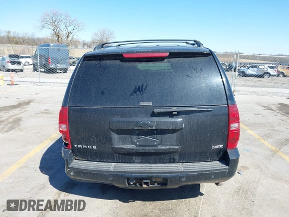 2008 Chevrolet Tahoe 1LT z VIN 1GNFK130X8J138051, wystawiony jako IAAI lot #41983344 z przebiegiem 235 811 mil mil oraz . Historia ofert i sprzedaży dostępna na DreamBid. Obrazek 17.