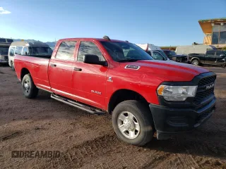 2022 Ram 2500 Tradesman z VIN 3C6UR5HLXNG319256, wystawiony jako Copart lot #77614424 z przebiegiem 43 755 mil mil oraz Szkoda całkowita • Salvage title. Historia ofert i sprzedaży dostępna na DreamBid. Obrazek 4.