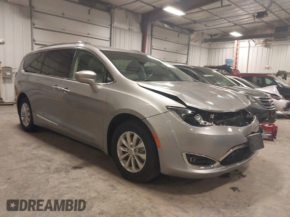 2018 Chrysler Pacifica Touring L with VIN 2C4RC1BG3JR330401, listed as a IAAI auction lot 41250303 with 86,975 mi miles and . Bid and sale history available at DreamBid. Image 1.