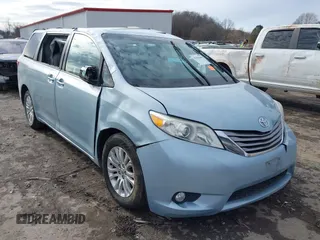 2017 Toyota Sienna XLE Auto Access Seat with VIN 5TDYZ3DC9HS815837, listed as a IAAI auction lot 41625844 with 102,956 mi miles. Bid and sale history available at carsss.com. Image 1.
