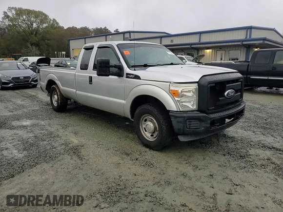 2011 Ford F-250 XL z VIN 1FT7X2A69BEB26338, wystawiony jako Copart lot #72724884 z przebiegiem 351 393 mil mil oraz Szkoda całkowita • Salvage title. Historia ofert i sprzedaży dostępna na DreamBid. Obrazek 11.