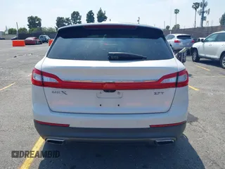 2017 Lincoln MKX Reserve z VIN 2LMPJ6LP2HBL49047, wystawiony jako IAAI lot #42151969 z przebiegiem 65 719 mil mil oraz . Historia ofert i sprzedaży dostępna na DreamBid. Obrazek 16.