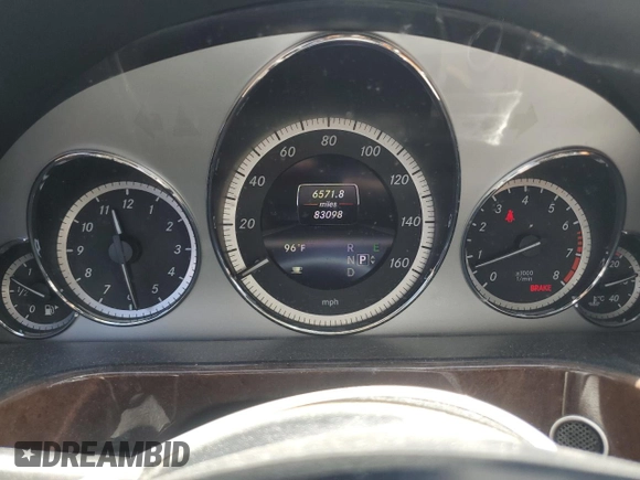 2013 Mercedes-Benz E 350 Luxury with VIN WDDHF8JB2DA733575, listed as a Copart auction lot 61680145 with 83,098 mi miles and Salvage title. Bid and sale history available at DreamBid. Image 9.