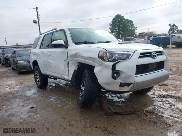 2022 Toyota 4Runner TRD Off Road with VIN JTEPU5JR2N5978258, listed as a IAAI auction lot 41441475 with 80,395 mi miles. Bid and sale history available at carsss.com. Image 1.