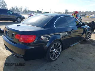 2013 BMW M3 z VIN WBSDX9C5XDE786092, wystawiony jako IAAI lot #41871257 z przebiegiem 61 075 mil mil oraz . Historia ofert i sprzedaży dostępna na DreamBid. Obrazek 4.