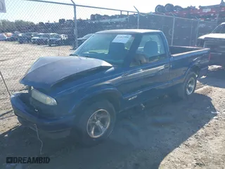2003 Chevrolet S-10 Work Truck with VIN 1GCCS14X938129431, listed as a IAAI auction lot 41463999 with 338,054 mi miles. Bid and sale history available at carsss.com. Image 17.