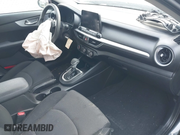 2022 Kia Forte LXS z VIN 3KPF24AD2NE501838, wystawiony jako IAAI lot #41022349 z przebiegiem 37 375 mil mil oraz . Historia ofert i sprzedaży dostępna na DreamBid. Obrazek 5.