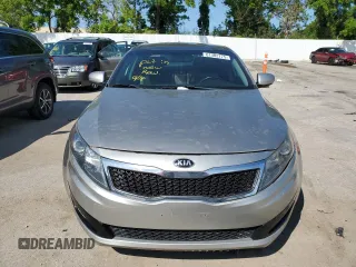 2012 Kia Optima SX z VIN 5XXGR4A64CG023279, wystawiony jako Copart lot #61482775 z przebiegiem 213 282 mil mil oraz Czysty tytuł • Clean title. Historia ofert i sprzedaży dostępna na DreamBid. Obrazek 5.