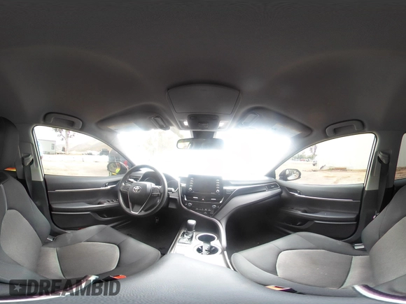 2024 Toyota Camry LE z VIN 4T1C11AK9RU228788, wystawiony jako IAAI lot #42108189 z przebiegiem 26 359 mil mil oraz . Historia ofert i sprzedaży dostępna na DreamBid. Obrazek 19.