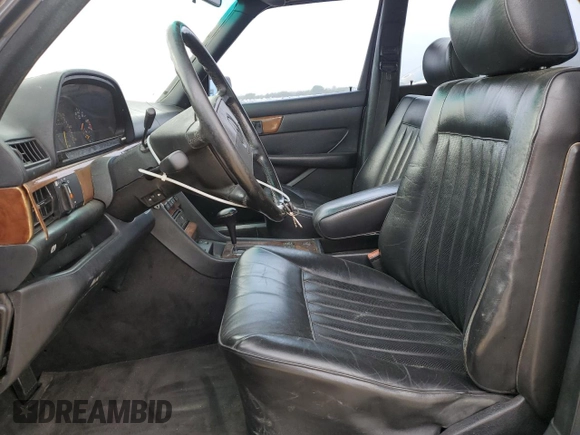 1987 Mercedes-Benz 560 with VIN WDBCA39DXHA343601, listed as a Copart auction lot 53922265 with 263,600 mi miles and Clean Title. Bid and sale history available at DreamBid. Image 7.