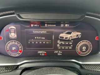 2018 Audi R8 z VIN WUAVACFX3J7902212, wystawiony jako Copart lot #58197295 z przebiegiem 28 854 mil mil oraz Tytuł czysty. Historia ofert i sprzedaży dostępna na DreamBid. Obrazek 8.