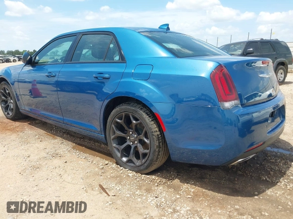 2020 Chrysler 300 S z VIN 2C3CCABG7LH188735, wystawiony jako IAAI lot #42051069 z przebiegiem 83 536 mil mil oraz . Historia ofert i sprzedaży dostępna na DreamBid. Obrazek 3.