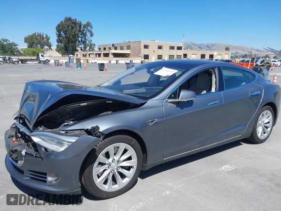 2014 Tesla Model S 60 z VIN 5YJSA1H17EFP33910, wystawiony jako IAAI lot #42346934 z przebiegiem Nie podano mil oraz . Historia ofert i sprzedaży dostępna na DreamBid. Obrazek 6.