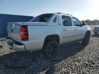 2013 Chevrolet Avalanche LS z VIN 3GNMCEE02DG245728, wystawiony jako Copart lot #56335735 z przebiegiem 132 194 mil mil oraz Szkoda całkowita • Salvage title. Historia ofert i sprzedaży dostępna na DreamBid. Obrazek 3.