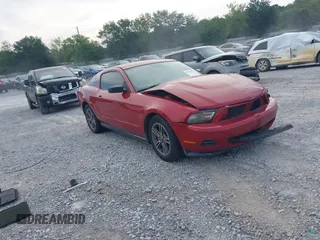 2011 Ford Mustang V6 z VIN 1ZVBP8AM1B5166227, wystawiony jako IAAI lot #42748651 z przebiegiem 148 448 mil mil oraz . Historia ofert i sprzedaży dostępna na DreamBid. Obrazek 1.