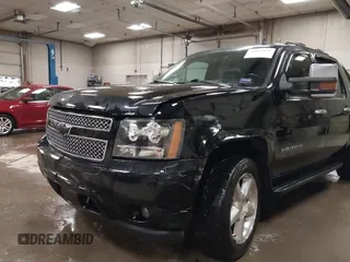 2008 Chevrolet Avalanche LTZ with VIN 3GNFK12378G241599, listed as a IAAI auction lot 41812571 with 137,502 mi miles. Bid and sale history available at carsss.com. Image 6.