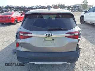 2021 Kia Seltos LX z VIN KNDEPCAAXM7136028, wystawiony jako IAAI lot #42070236 z przebiegiem 87 681 mil mil oraz . Historia ofert i sprzedaży dostępna na DreamBid. Obrazek 16.