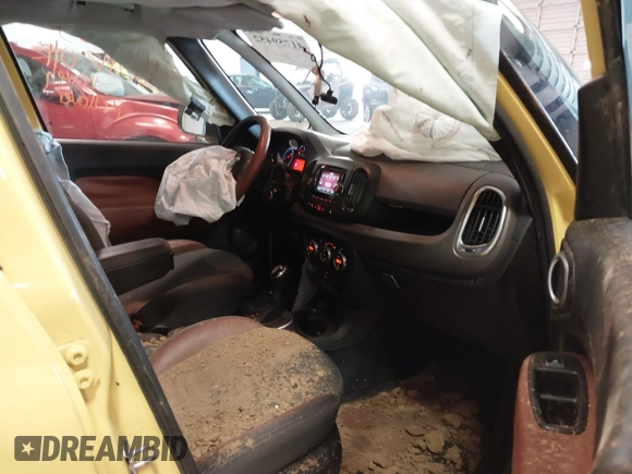 2015 FIAT 500L Urbana Trekking z VIN ZFBCFADH1FZ031430, wystawiony jako IAAI lot #41759452 z przebiegiem 129 095 mil mil oraz . Historia ofert i sprzedaży dostępna na DreamBid. Obrazek 5.
