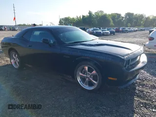 2010 Dodge Challenger R/T Classic z VIN 2B3CJ5DT1AH278254, wystawiony jako IAAI lot #42164074 z przebiegiem 188 834 mil mil oraz . Historia ofert i sprzedaży dostępna na DreamBid. Obrazek 1.