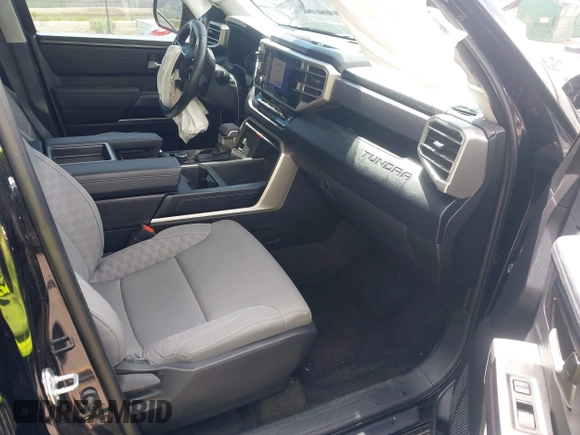 2023 Toyota Tundra SR5 с VIN 5TFLA5DB3PX108794, выставлен на аукционе IAAI как лот 42261726 с пробегом 15 141 миль миль и . История ставок и продаж доступна на DreamBid. Изображение 5.