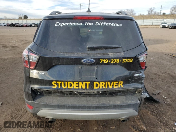 2018 Ford Escape SE z VIN 1FMCU9GDXJUD21466, wystawiony jako Copart lot #46266395 z przebiegiem Nie podano mil oraz Szkoda całkowita • Salvage title. Historia ofert i sprzedaży dostępna na DreamBid. Obrazek 6.