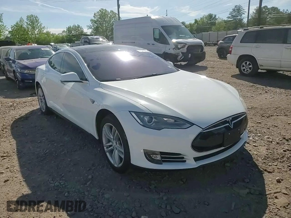 2014 Tesla Model S 60 z VIN 5YJSA1H19EFP37392, wystawiony jako Copart lot #57347625 z przebiegiem Nie podano mil oraz Szkoda całkowita • Salvage title. Historia ofert i sprzedaży dostępna na DreamBid. Obrazek 13.