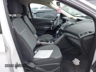 2014 Ford Escape SE z VIN 1FMCU9GX6EUE32418, wystawiony jako IAAI lot #42022304 z przebiegiem 100 216 mil mil oraz . Historia ofert i sprzedaży dostępna na DreamBid. Obrazek 5.