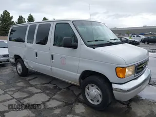 2003 Ford Econoline Passenger XL с VIN 1FBNE31LX3HB22702, выставлен на аукционе IAAI как лот 41884654 с пробегом 219 712 миль миль и . История ставок и продаж доступна на DreamBid. Изображение 1.