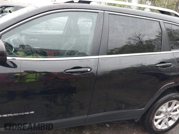 2018 Jeep Cherokee Latitude Plus with VIN 1C4PJLLX7JD504352, listed as a IAAI auction lot 42015977 with 85,157 mi miles and . Bid and sale history available at DreamBid. Image 15.