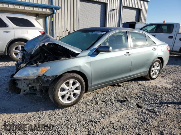 2010 Toyota Camry z VIN 4T1BF3EK1AU556617, wystawiony jako Copart lot #76898584 z przebiegiem 223 564 mil mil oraz Szkoda całkowita • Salvage title. Historia ofert i sprzedaży dostępna na DreamBid. Obrazek 1.