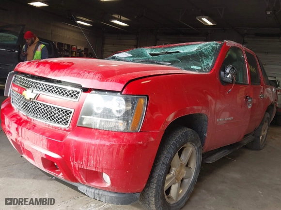 2012 Chevrolet Avalanche LS with VIN 3GNTKEE75CG284999, listed as a IAAI auction lot 41441903 with 232,066 mi miles. Bid and sale history available at carsss.com. Image 2.