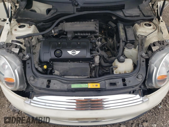 2011 MINI Hardtop z VIN WMWSU3C54BT097885, wystawiony jako Copart lot #55574545 z przebiegiem 133 527 mil mil oraz Szkoda całkowita • Salvage title. Historia ofert i sprzedaży dostępna na DreamBid. Obrazek 11.