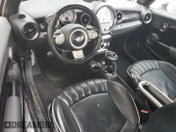 2010 MINI Convertible S с VIN WMWMS3C52ATY09453, выставлен на аукционе Copart как лот 88433535 с пробегом Не указан миль и На запчасти • Non repairable. История ставок и продаж доступна на DreamBid. Изображение 8.