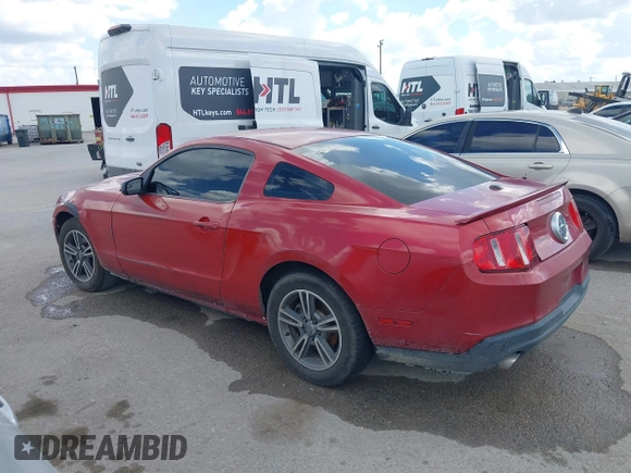 2012 Ford Mustang Premium z VIN 1ZVBP8AM2C5205750, wystawiony jako IAAI lot #42553306 z przebiegiem Nie podano mil oraz . Historia ofert i sprzedaży dostępna na DreamBid. Obrazek 14.