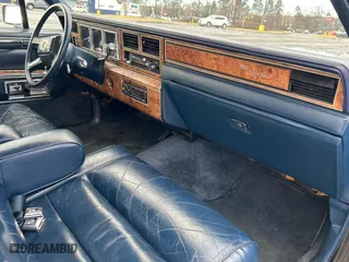 1985 Lincoln Town Car with VIN 1LNBP96F0FY701258, listed as a Copart auction lot 87185384 with 28,215 mi miles and Clean Title. Bid and sale history available at carsss.com. Image 5.