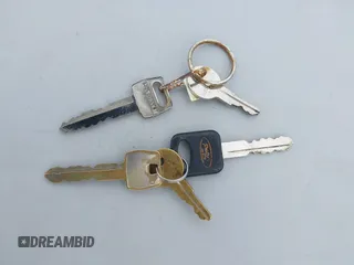 1993 Ford F-250 z VIN 1FTHX26G9PKB42392, wystawiony jako IAAI lot #42320912 z przebiegiem Nie podano mil oraz . Historia ofert i sprzedaży dostępna na DreamBid. Obrazek 11.