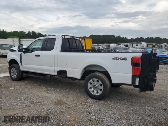 2024 Ford F-250 XL with VIN 1FT7X2BN9REF65104, listed as a Copart auction lot 54194385 with 8,522 mi miles and Salvage Title. Bid and sale history available at DreamBid. Image 2.